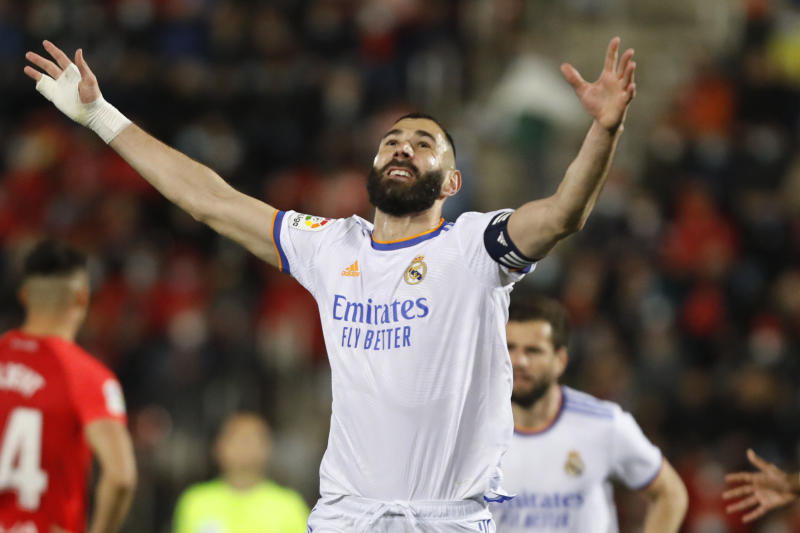 Real's Benzema will miss Clasico against Barcelona because of injury