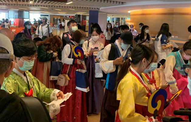 Taiwan travellers take 'flight to nowhere'