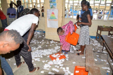 Teargas lobbed at poll stations as ODM supporters protest register
