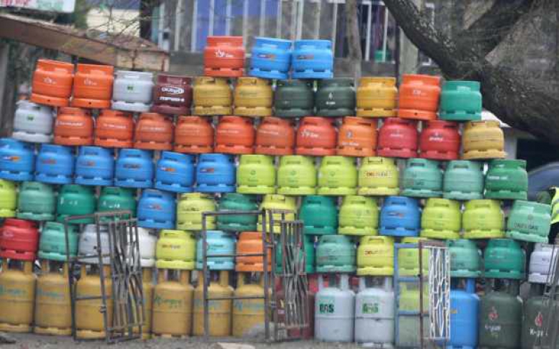 Danger looms as LPG dealers and regulator abet illegal cylinder refilling