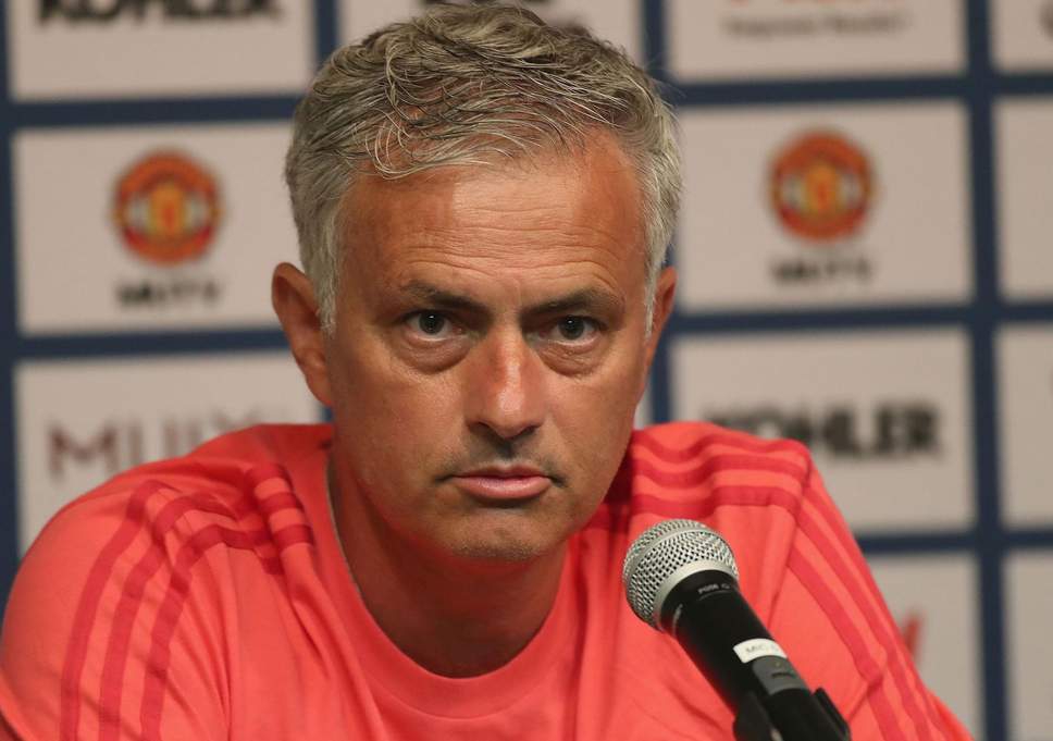 Mourinho to move midfield star into defence if he fails to sign a center-back