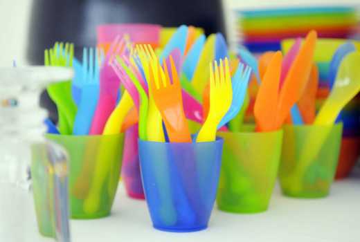 Why you should cut out plastic utensils