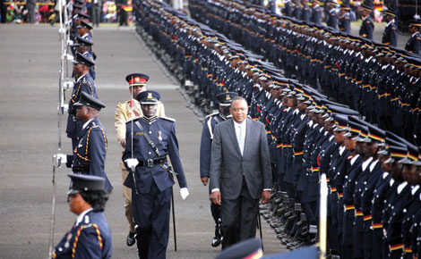 President Uhuru Kenyatta gives criminals arms amnesty