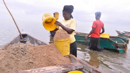 Why fishermen are turning to sand harvesting along Lake Victoria
