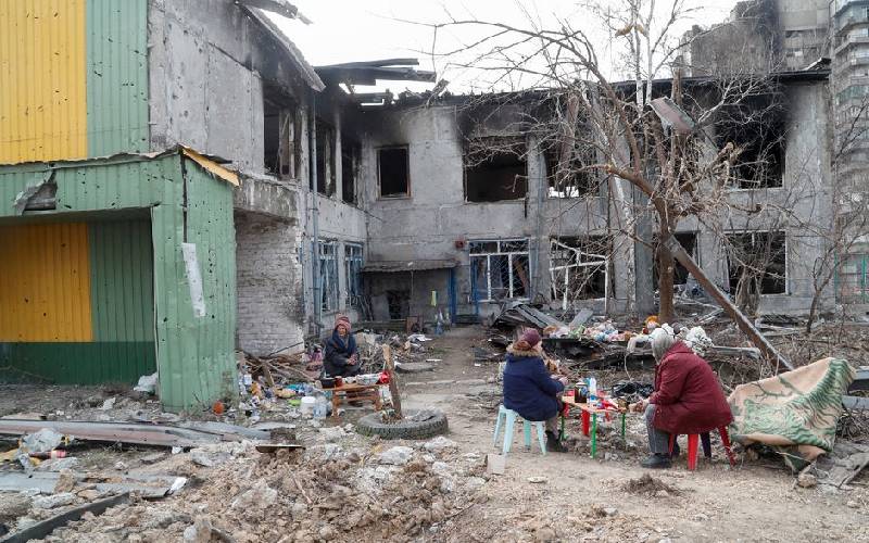 La Cruz Roja se dirige nuevamente a Mariupol mientras Rusia cambia su enfoque a Ucrania
