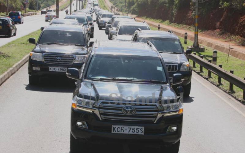 Raila and Karua's motorcade along Langata Road.