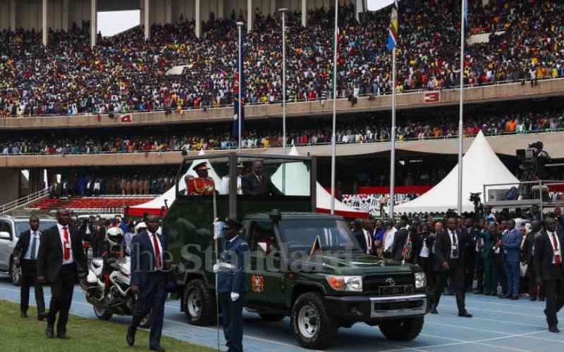 Uhuru takes a lap of honour at Kasarani Stadium.