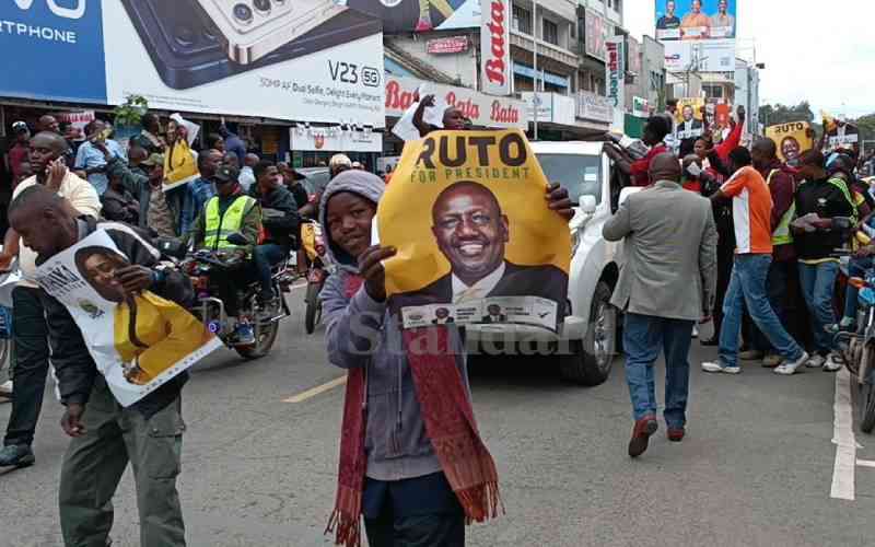 Ruto's supporters at Kenyatta Avenue, Nakuru.