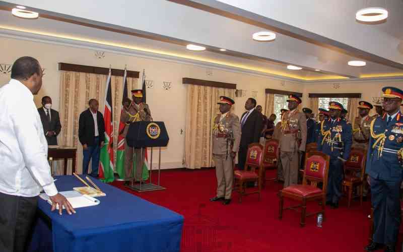 Uhuru commends newly promoted KDF senior officers