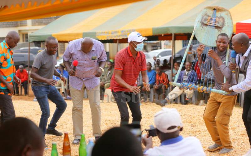 Kitutu Central cops, their families dance to the tune of nyatiti