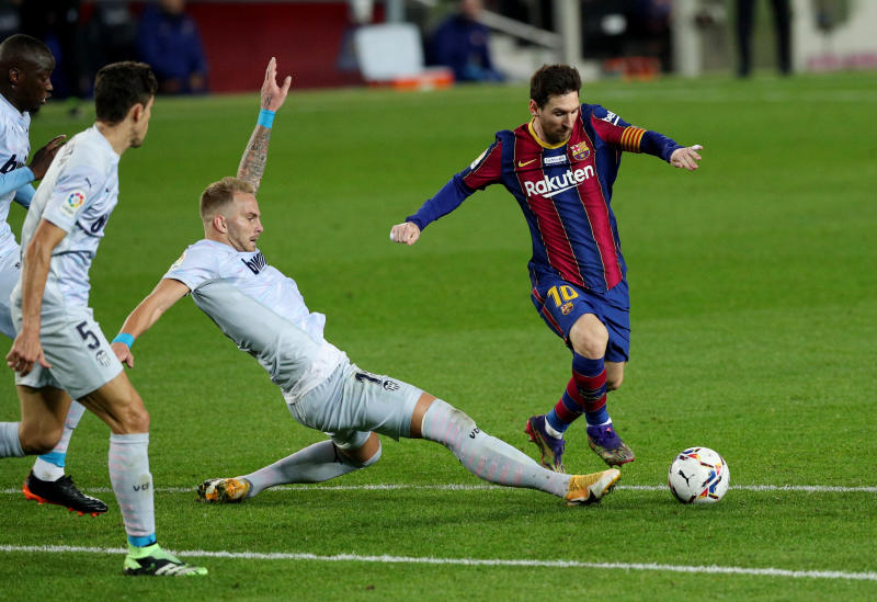 Barca held by Valencia as Messi matches Pele goal haul