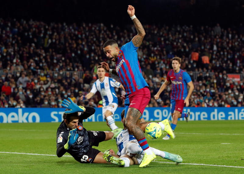 Depay penalty gives Barca win over Espanyol on Xavi's debut