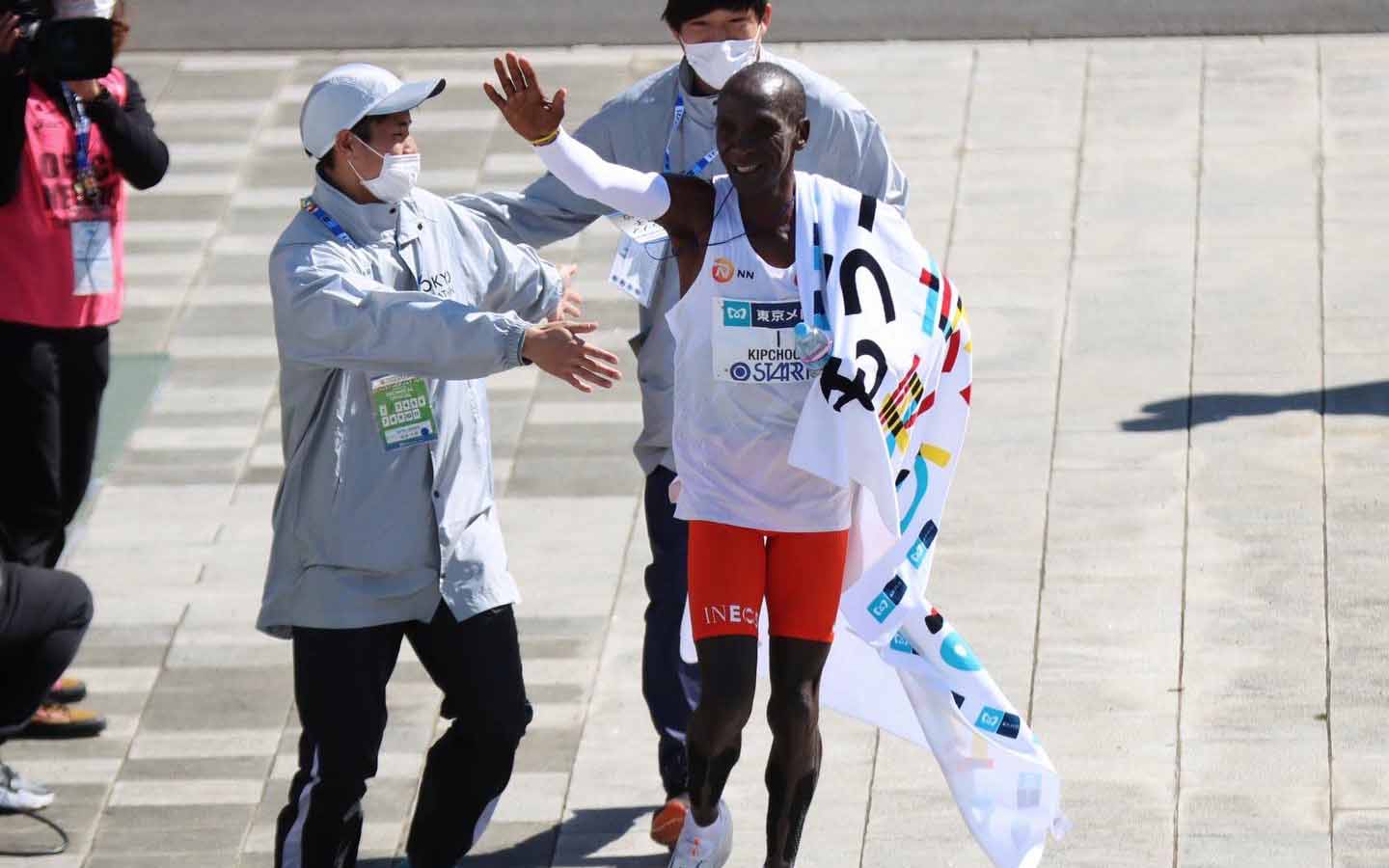 Eliud Kipchoge, Brigid Kosgei break course records at Tokyo Marathon