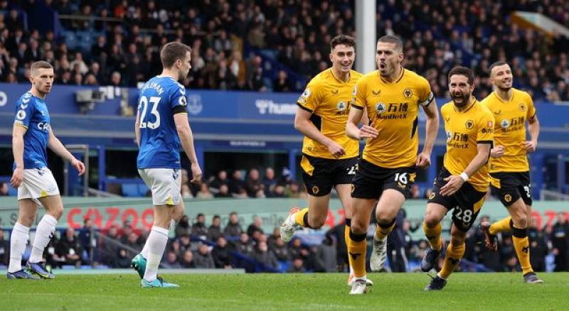 Everton 0 - 1 Wolves: Lampard urges Everton to stick together in relegation fight