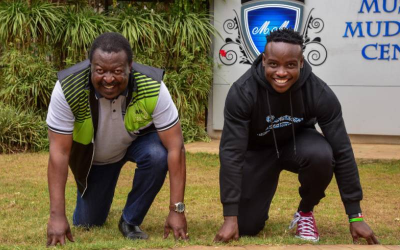 Mudavadi races Africa’s fastest man Ferdinand Omanyala 
