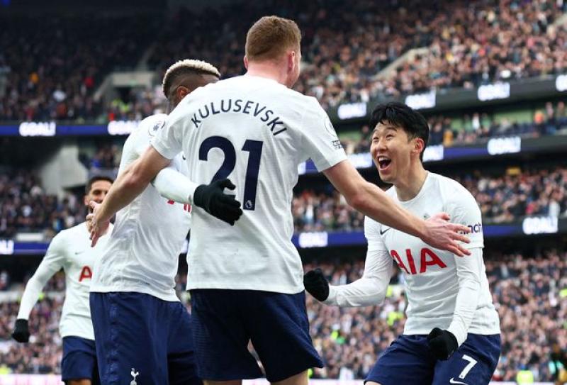 Five-star Spurs hammer Newcastle to move into top four 