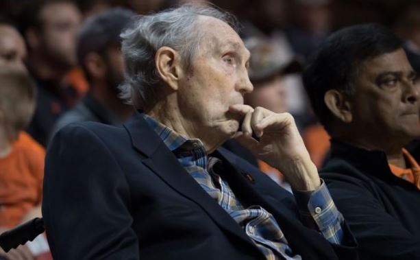 Legendary basketball coach dies at 84