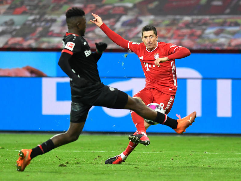 'LewanGoalski' sends Bayern top of the table with last-gasp winner