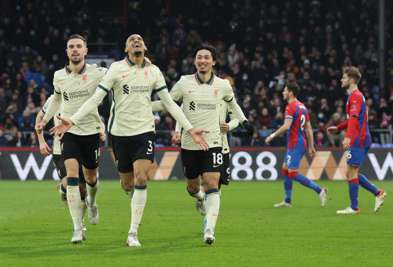 Liverpool hold off Crystal Palace fightback to close gap on Man City