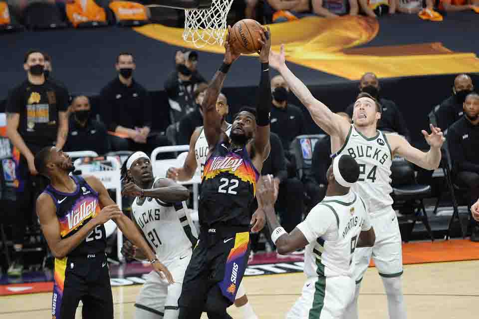 Milwaukee Bucks edge Phoenix Suns to grab 3-2 NBA Finals lead