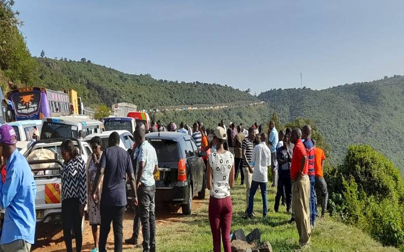 Normal traffic flow resumes on Mai Mahiu road after hours of snarl up 