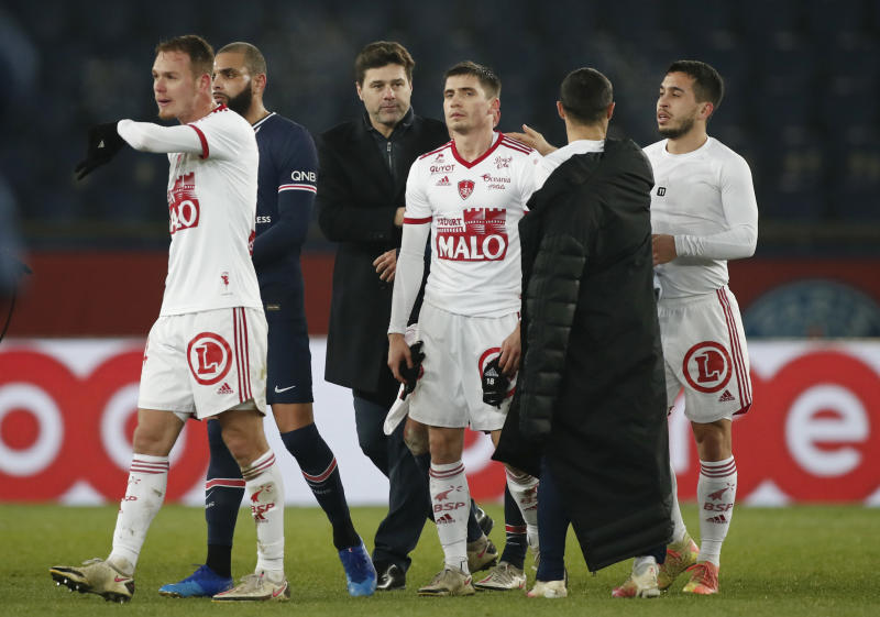 Pochettino gets first PSG win as French champions edge closer to Lyon