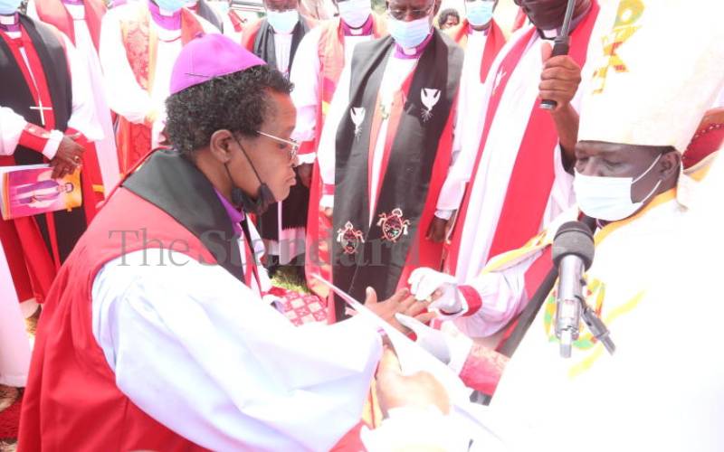 Arch. Sapit conferring Bishop’s ring to Rose.
