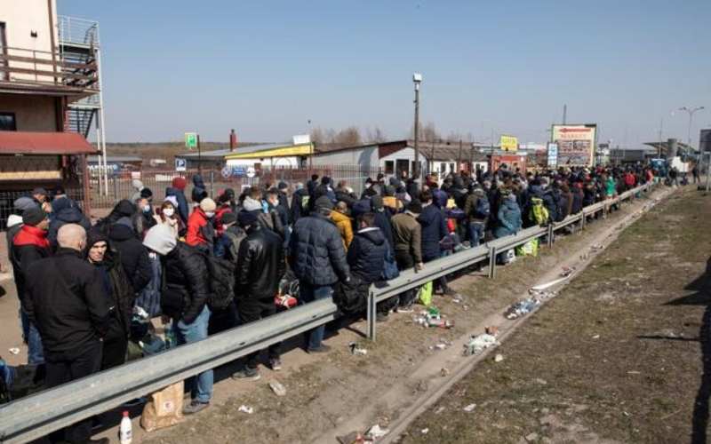 Racism claims emerge as Ukrainian refugees throng Poland border