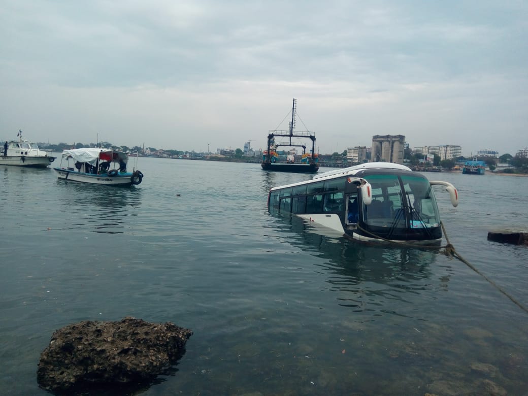 Scare as tourist bus plunges into Indian Ocean