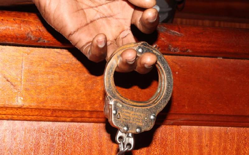 Suspected Lamu drug peddler plunges into the sea to evade arrest