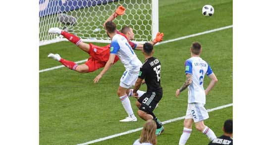 Finnbogason calm finish cancels out Aguerro’s brilliant strike as Argentina are held in Group D
