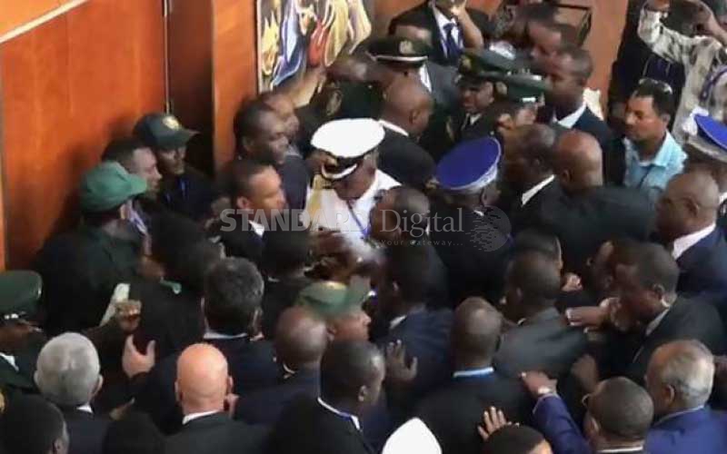 President Uhuru’s assistant in protocol hitch (Video)
