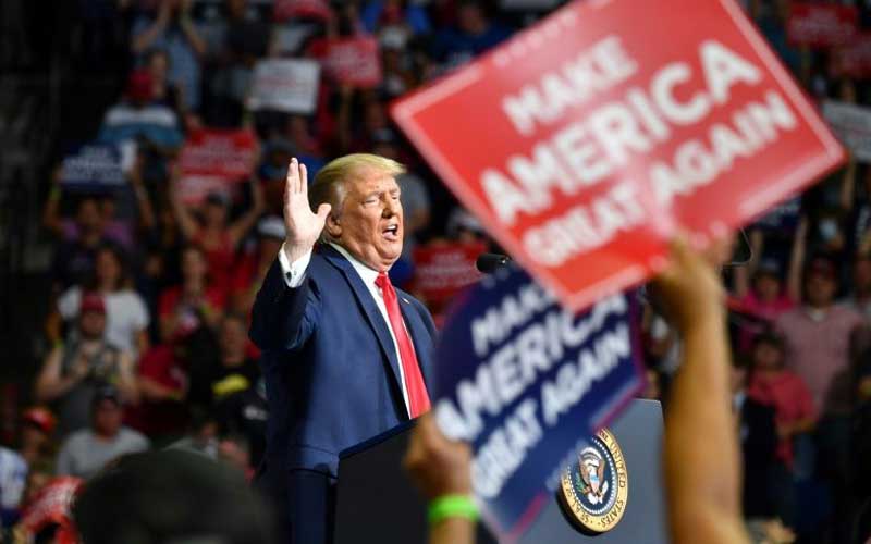 Trump holds fiery rally but crowd disappoints