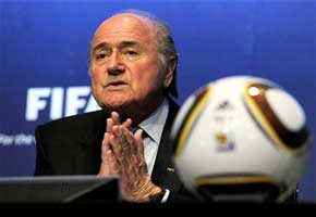 FIFA President Blatter congratulates KPL champs Gor Mahia