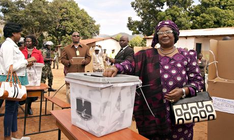 Malawi vote counting system collapses