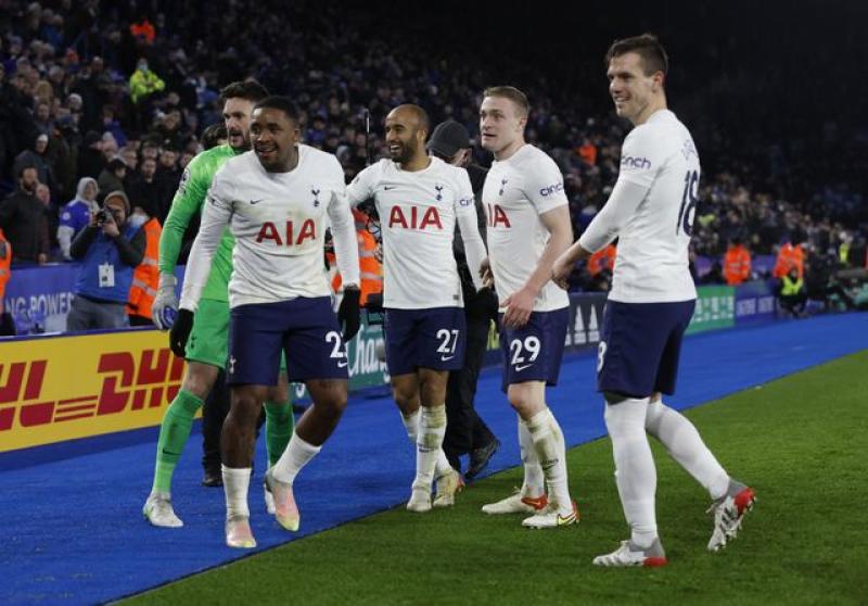 Bergwijn's stoppage-time double gives Spurs 3-2 win at Leicester 