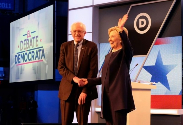 Clinton, Sanders spar over immigration in US presidential debate