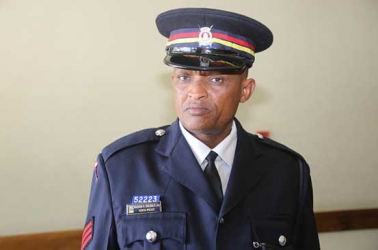 Courageous police officer impresses Kavuludi