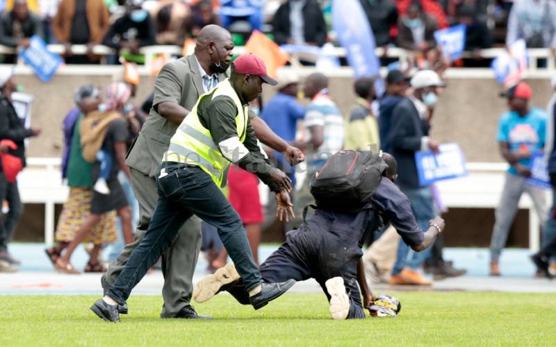 Azimio la Umoja pitch invader decked by security