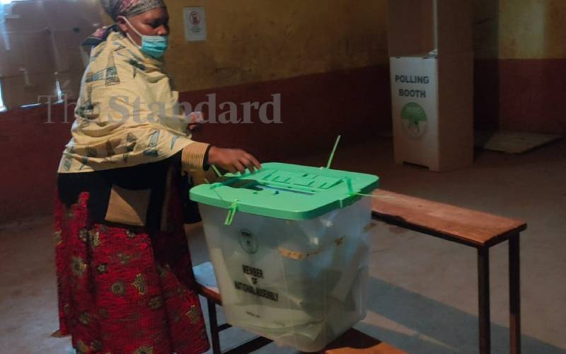 Voter casting her vote at Kiambaa