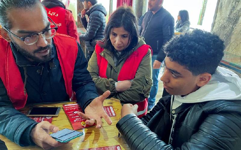 La encuesta tunecina sobre la constitución fue recibida con desaprobación nacional