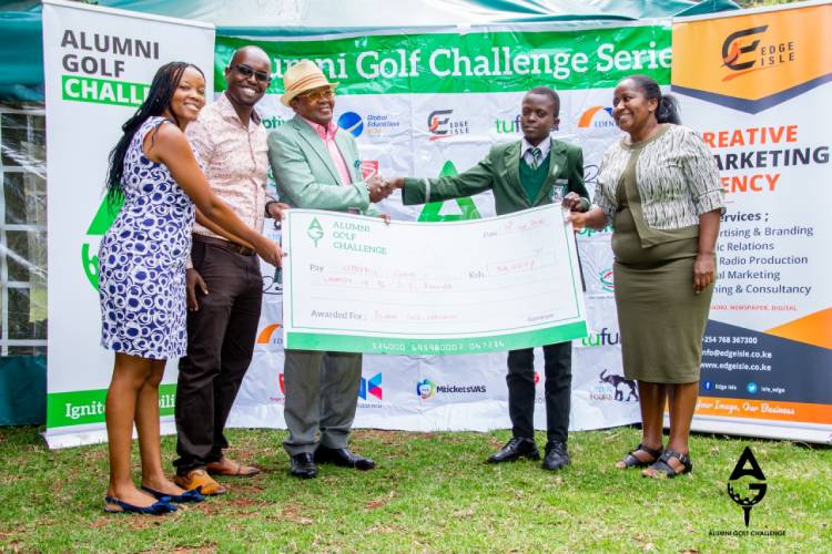 Golfers take a swing for needy students