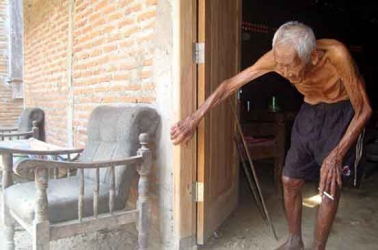 Indonesian identified  as world's oldest person