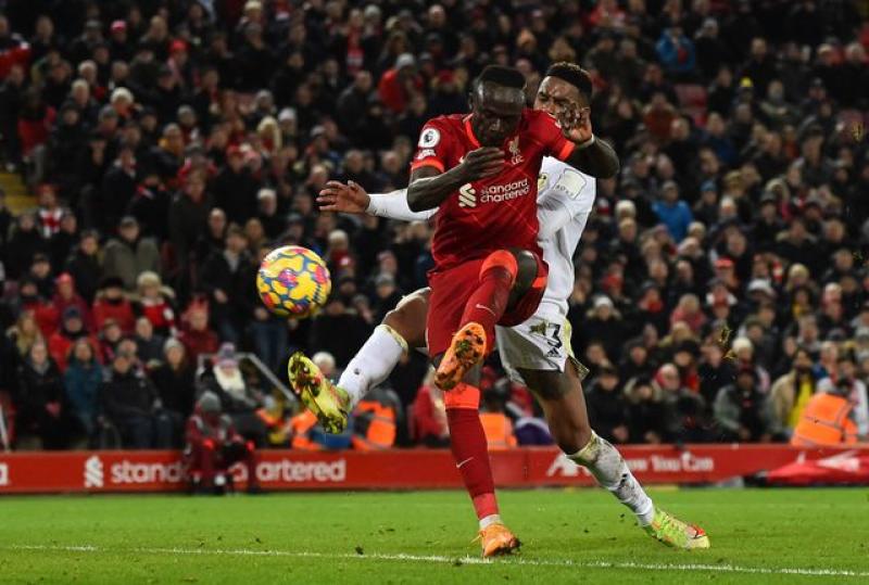 Liverpool hit Leeds for six to close gap on Man City