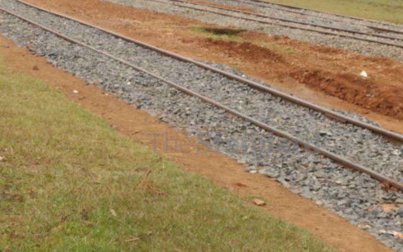 Man injured after jumping off moving train in Maragua