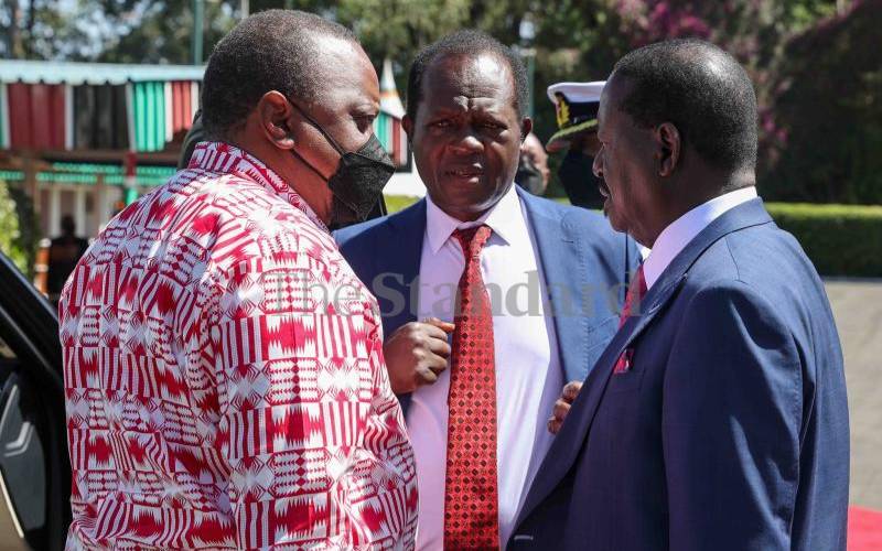 Raila joins Uhuru for MPs' new year luncheon at State House 