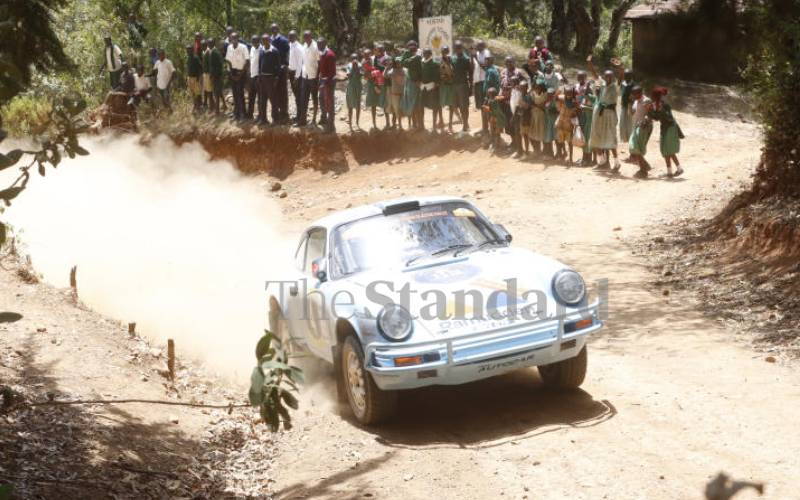 Patrik Sandell at Kesetan -Kiptagich road.