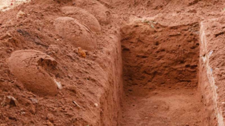 Security officers on the spot after discovery of Mandera shallow grave