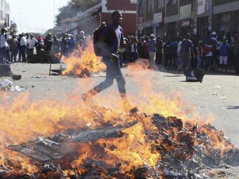 Army opens fire on opposition protesters in Zimbabwe