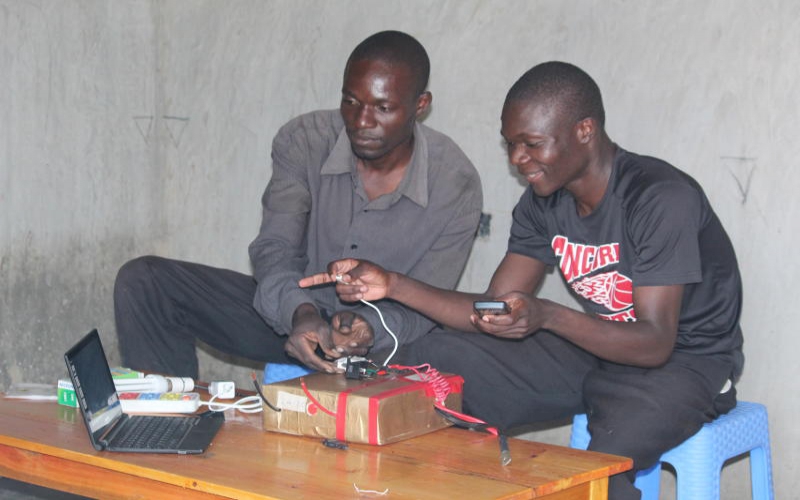 Brothers invent non-rechargeable security electric fence system